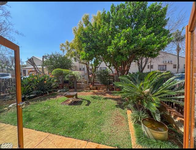 4 BEDROOM TOWNHOUSE FOR SALE IN HENNOPSPARK